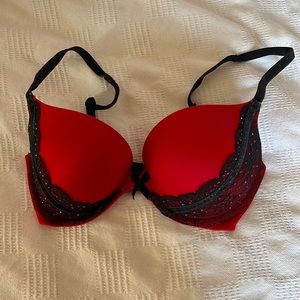 Victoria’s Secret Red Bra 32DD